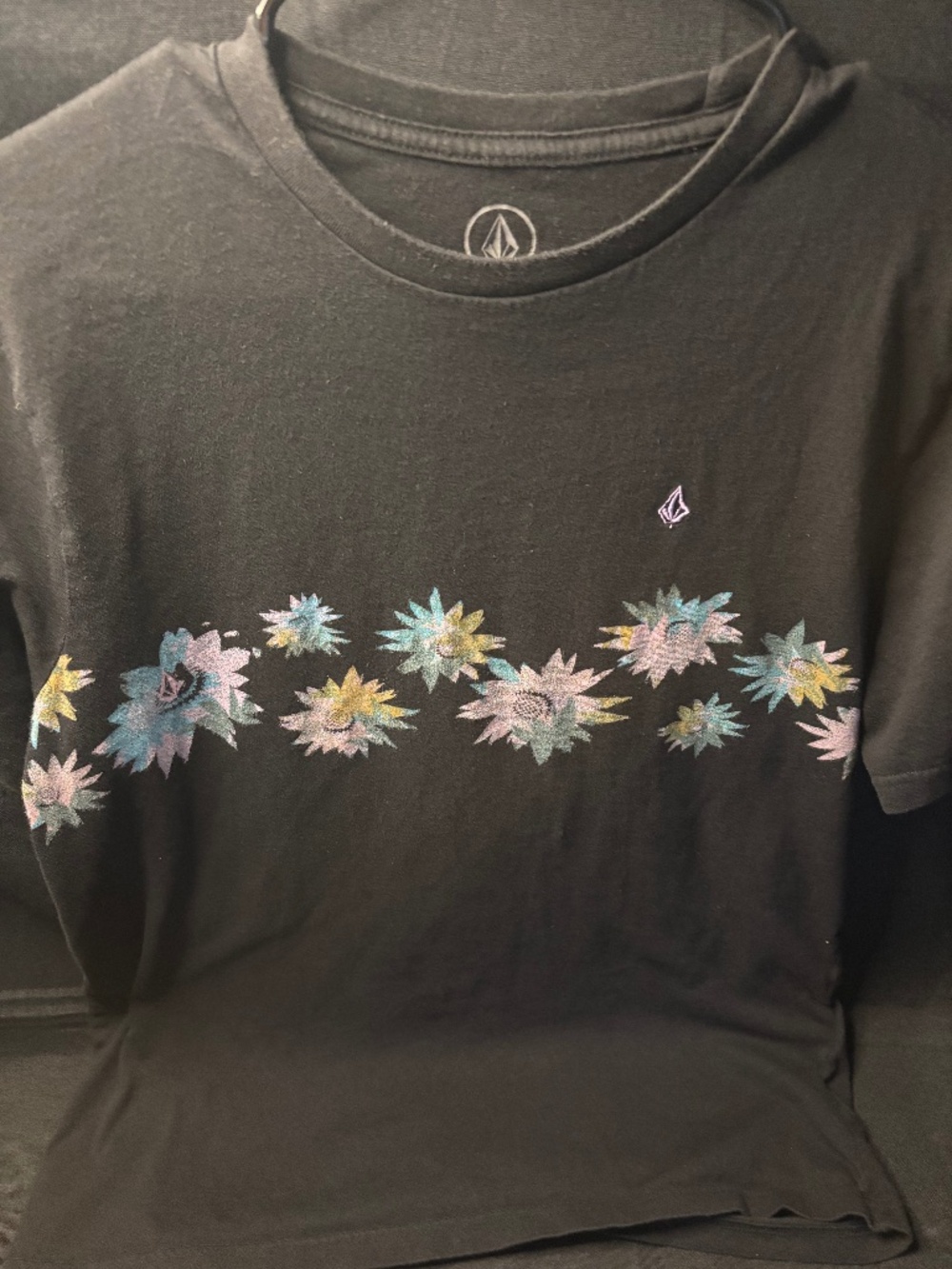 Volcom Men's Large Floral Graphic T-Shirt Faded Black Pastel Skate Surf Tee.